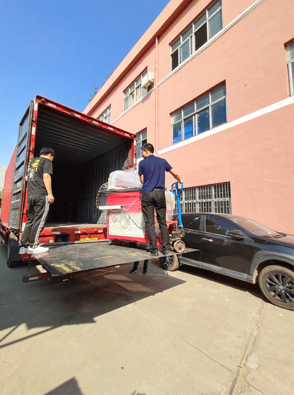 數(shù)控鉆孔機終于裝上車啦！